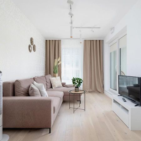 Apartment With Balcony & Parking Mogilska By Renters Prestige Krakau Buitenkant foto
