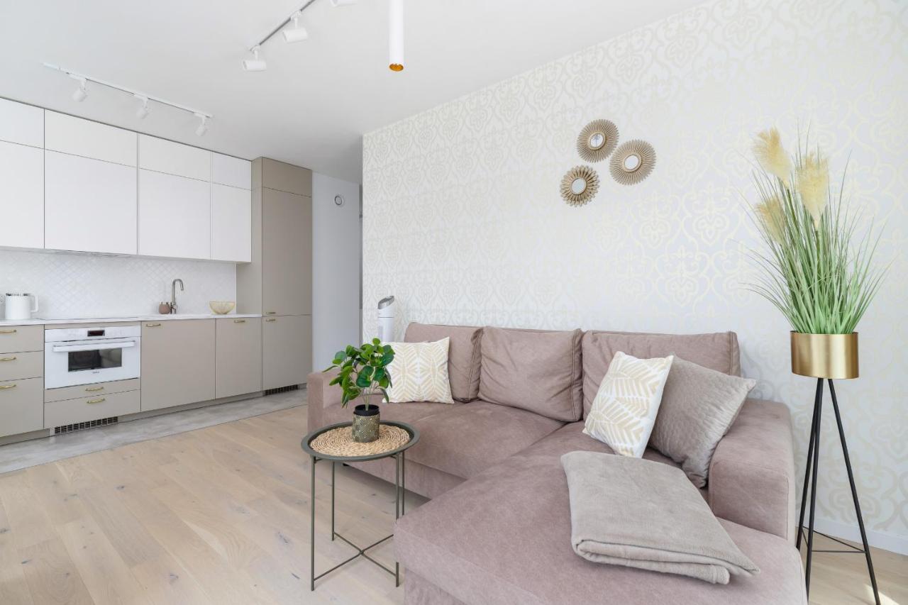 Apartment With Balcony & Parking Mogilska By Renters Prestige Krakau Buitenkant foto