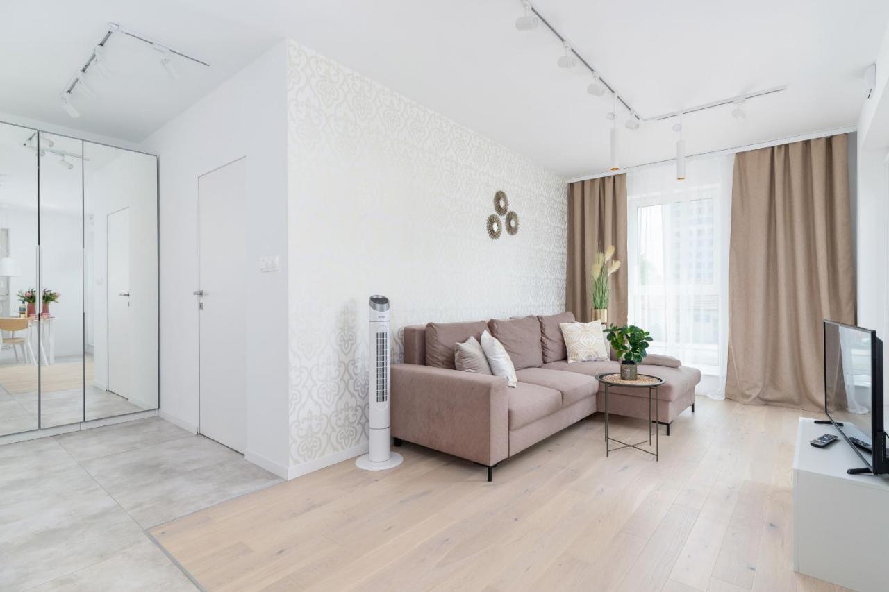 Apartment With Balcony & Parking Mogilska By Renters Prestige Krakau Buitenkant foto