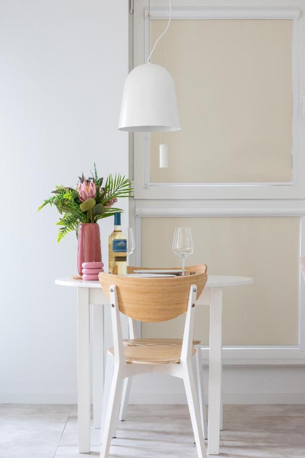 Apartment With Balcony & Parking Mogilska By Renters Prestige Krakau Buitenkant foto