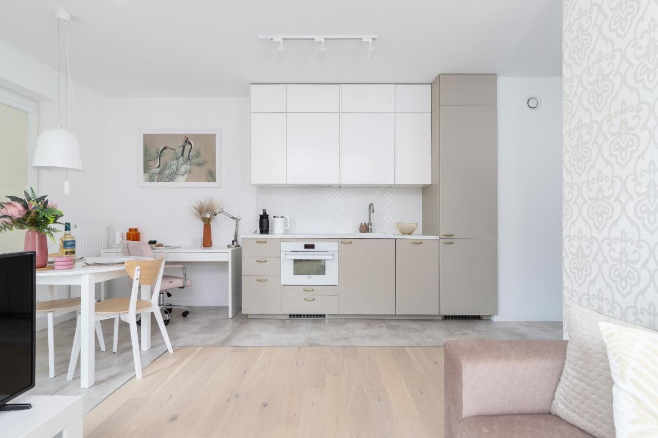 Apartment With Balcony & Parking Mogilska By Renters Prestige Krakau Buitenkant foto