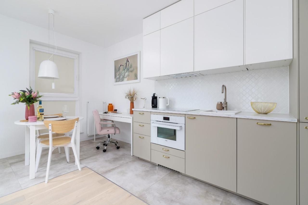 Apartment With Balcony & Parking Mogilska By Renters Prestige Krakau Buitenkant foto