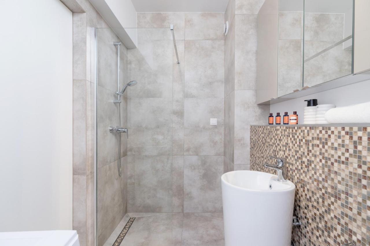 Apartment With Balcony & Parking Mogilska By Renters Prestige Krakau Buitenkant foto