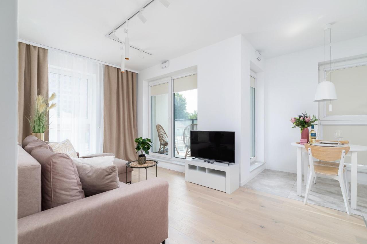 Apartment With Balcony & Parking Mogilska By Renters Prestige Krakau Buitenkant foto