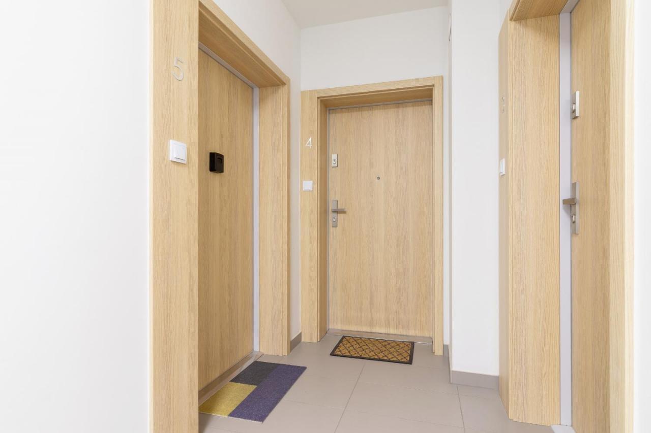 Apartment With Balcony & Parking Mogilska By Renters Prestige Krakau Buitenkant foto