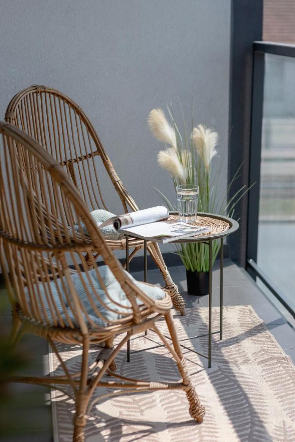 Apartment With Balcony & Parking Mogilska By Renters Prestige Krakau Buitenkant foto